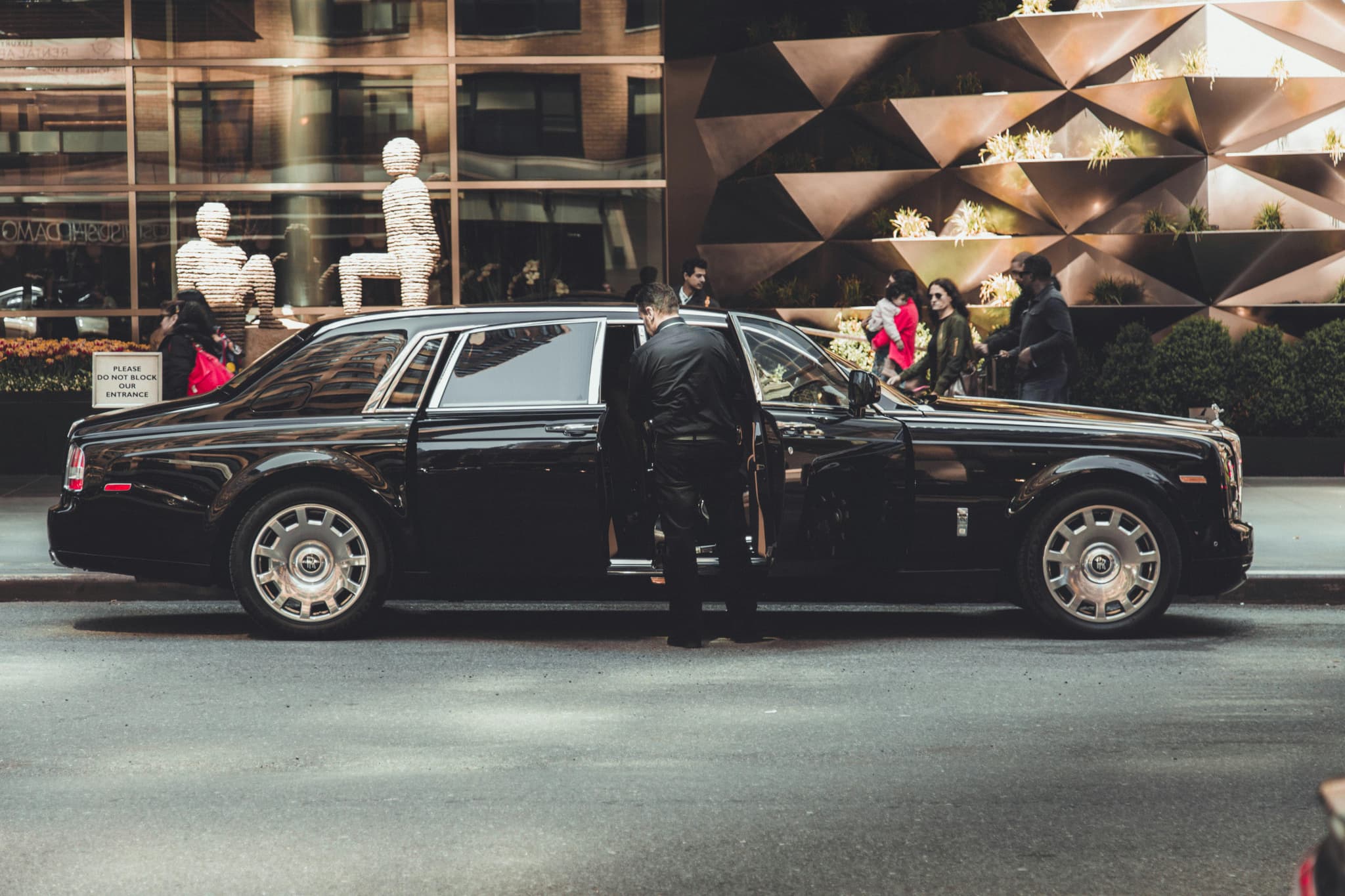 Best Limo Services In nyc for JFK, LGA, and Newark Transfers